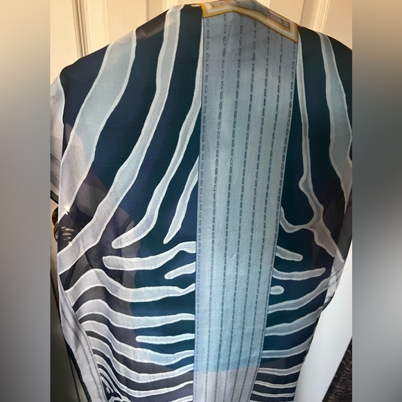 Fendi Scarf/Shawl. Zebra Print. 100% Scarf. Made in Italy. - Picture 16 of 16